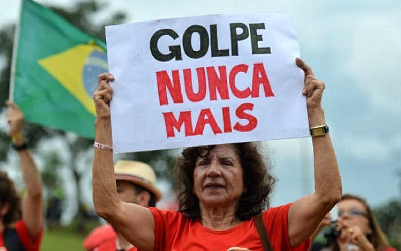 Un golpe de estado es un tema serio como para abordarlo con ligereza